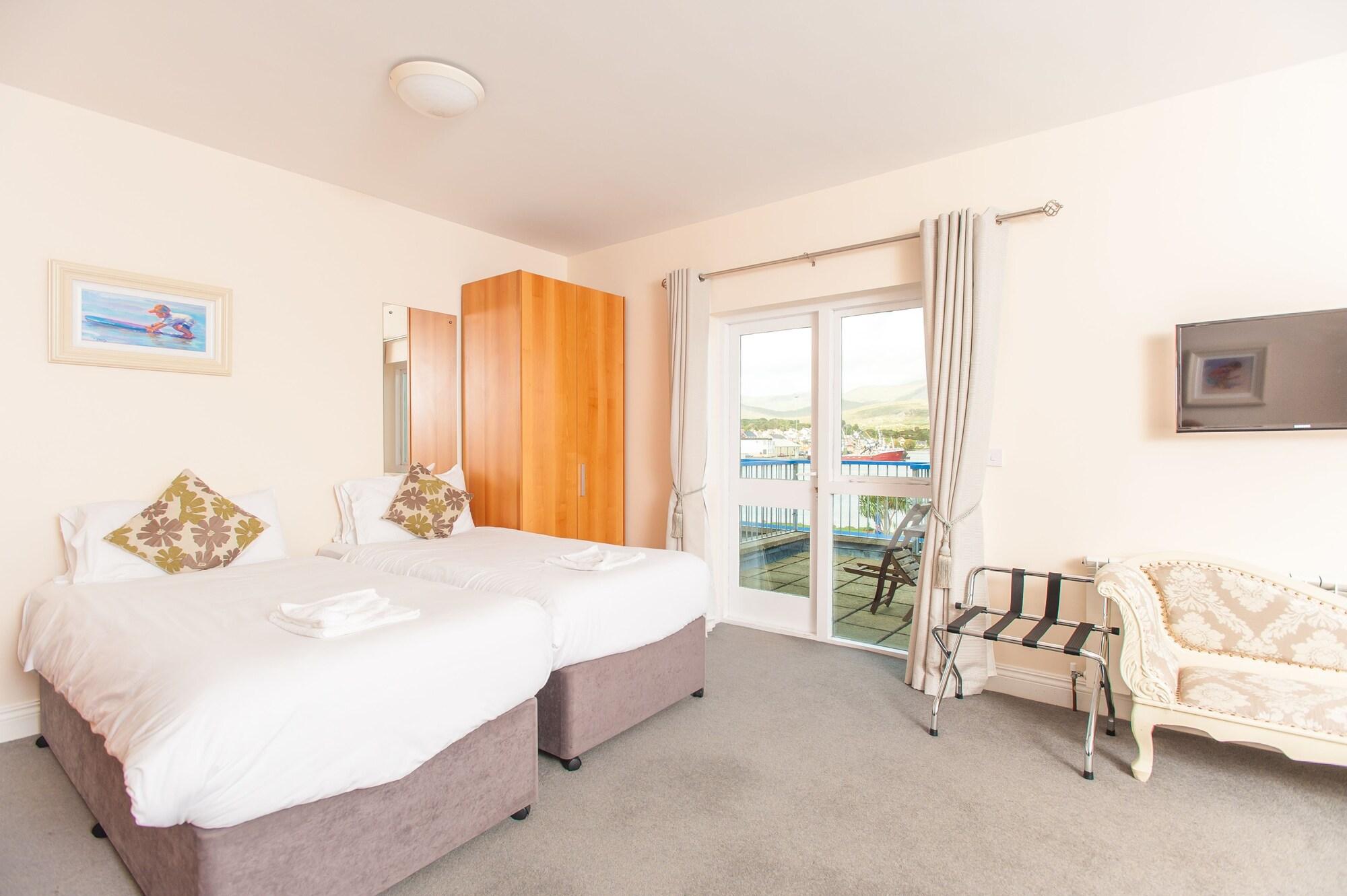 The Beara Coast Hotel คาสเซิลทาวน์เบียร์ ภายนอก รูปภาพ