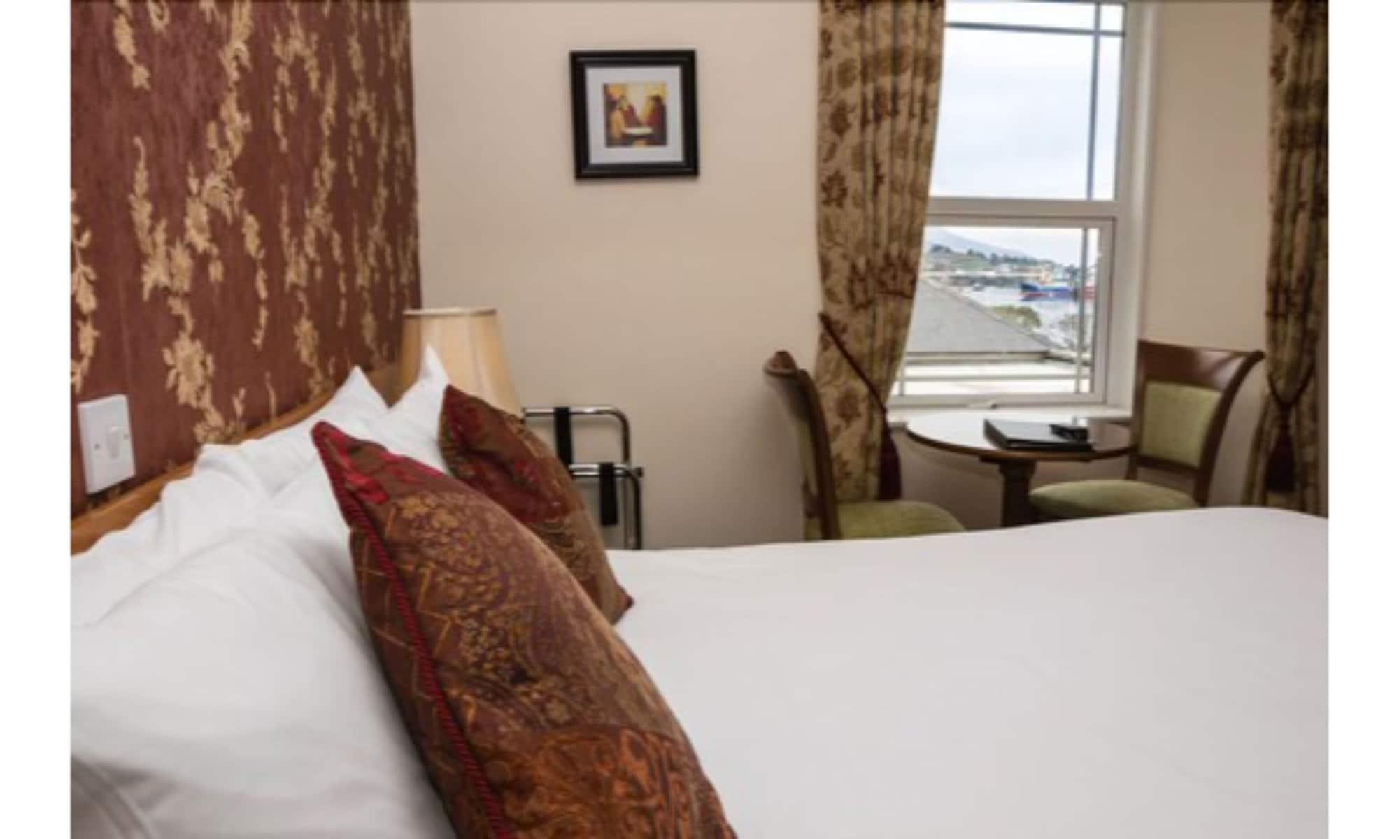 The Beara Coast Hotel คาสเซิลทาวน์เบียร์ ภายนอก รูปภาพ