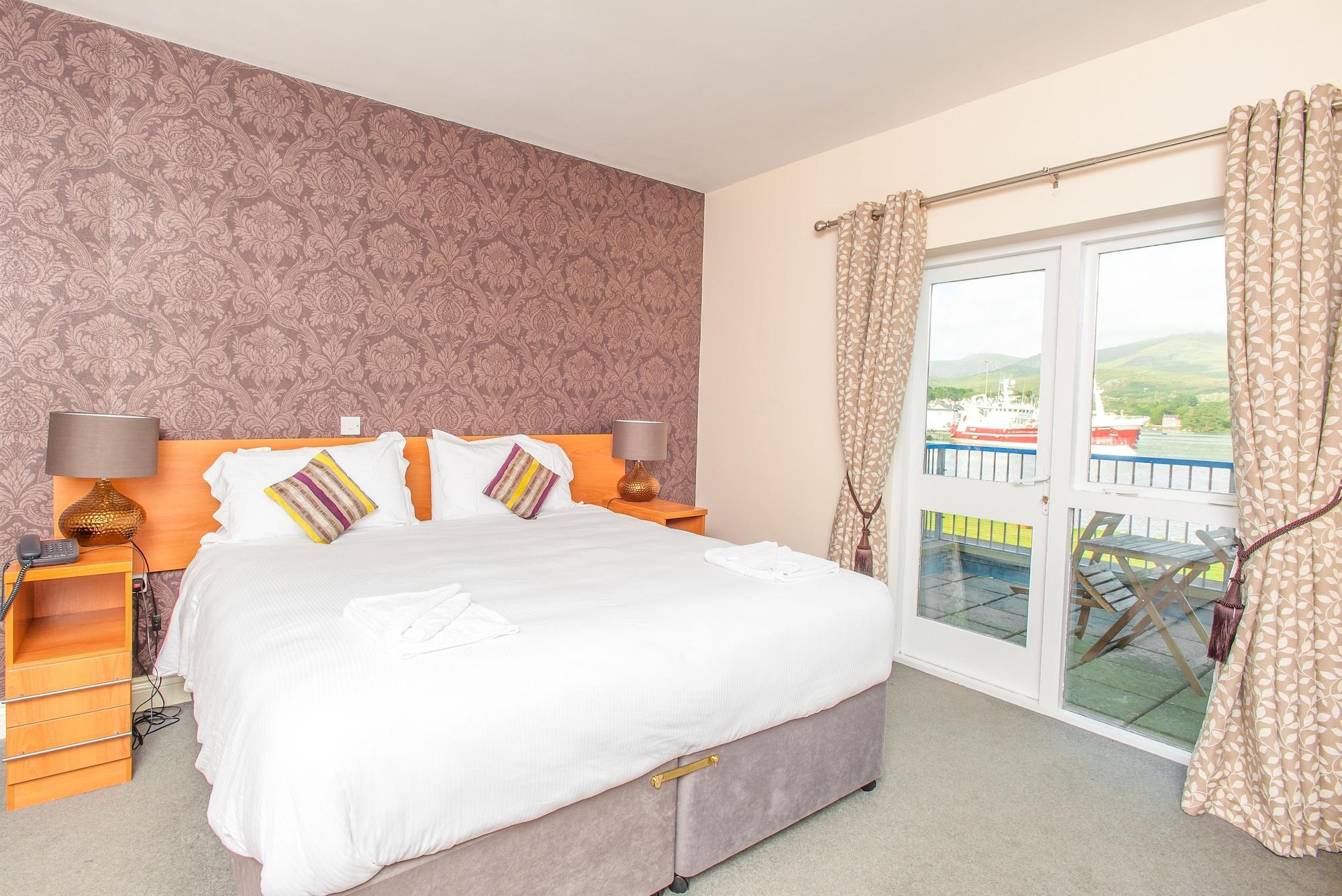 The Beara Coast Hotel คาสเซิลทาวน์เบียร์ ภายนอก รูปภาพ
