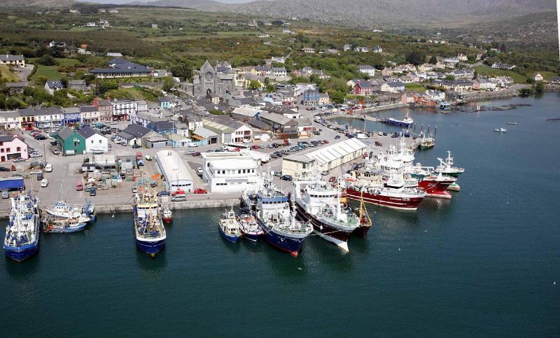 The Beara Coast Hotel คาสเซิลทาวน์เบียร์ ภายนอก รูปภาพ